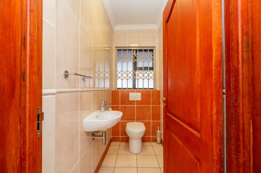 7 Bedroom Property for Sale in Myburgh Park Western Cape